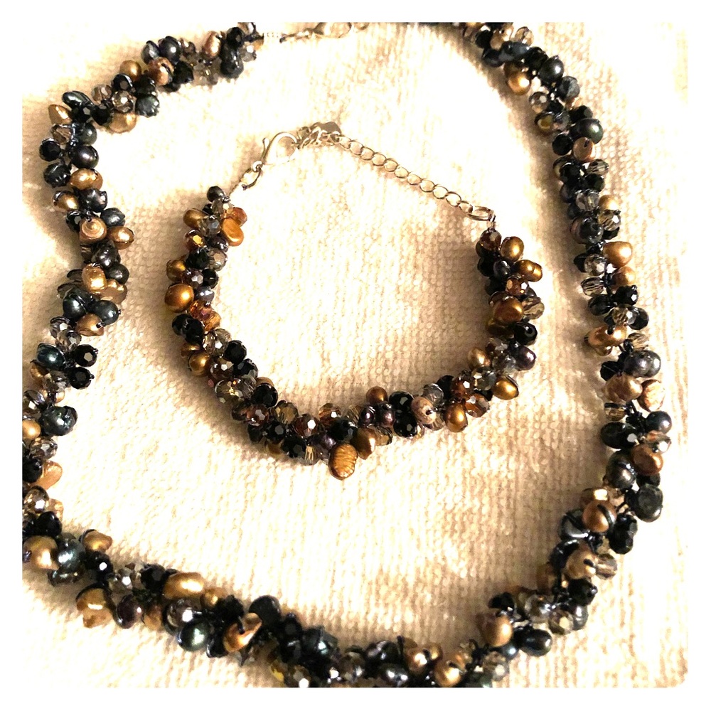 Black & tan beaded necklace & bracelet set
